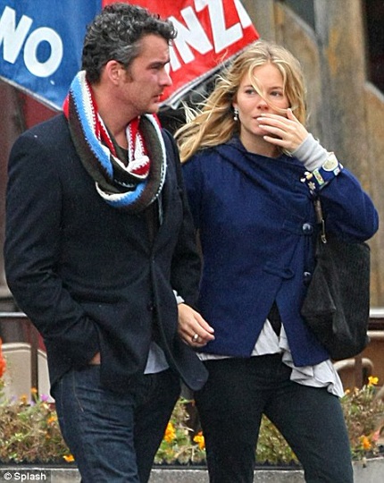 Sienna Miller hối tiếc vì làm "người thứ ba" - 2