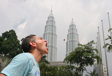 Gặp người đàn ông từng phá vỡ 236 kỷ lục Guinness - 10 Gặp người đàn ông từng phá vỡ 236 kỷ lục Guinness - 10