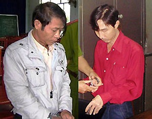 Thủ đoạn “tống tiền” doanh nghiệp của hai nhà báo - 1 Thủ đoạn “tống tiền” doanh nghiệp của hai nhà báo - 1