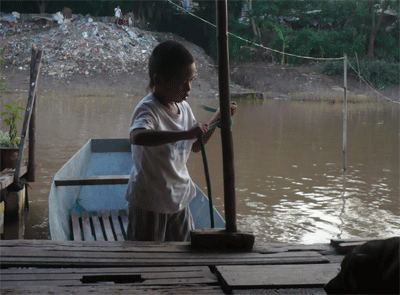 Những đứa trẻ “ngoài rìa” cuộc sống - 3