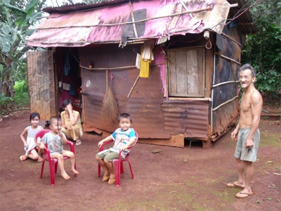 Hơn 17 triệu đồng đến với “Xóm không chồng” - 6 Hơn 17 triệu đồng đến với “Xóm không chồng” - 6