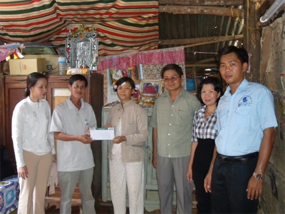 Hơn 17 triệu đồng đến với “Xóm không chồng” - 1 Hơn 17 triệu đồng đến với “Xóm không chồng” - 1