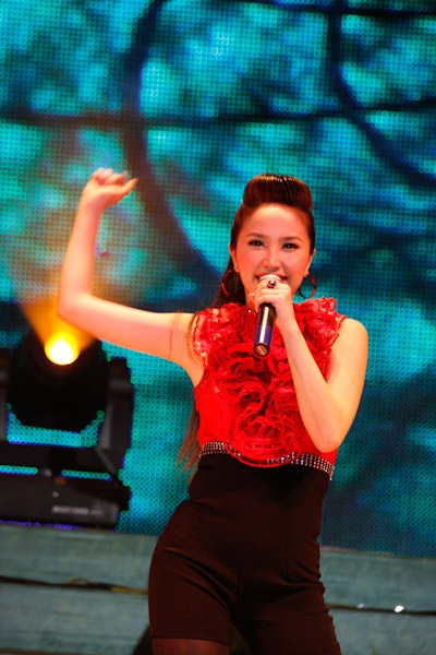 Thanh Thảo hát mừng sinh nhật Quang Dũng - 11 Thanh Thảo hát mừng sinh nhật Quang Dũng - 11