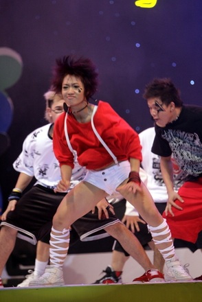 “Đẳng cấp xì tin” lộ diện - 1