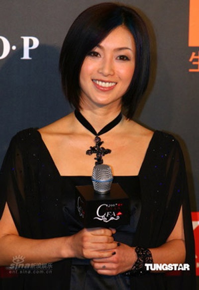 Nữ diễn viên Noriko Sakai ra đầu thú - 2