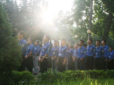 Thiêng liêng Lễ chào cờ truyền thống  - 2