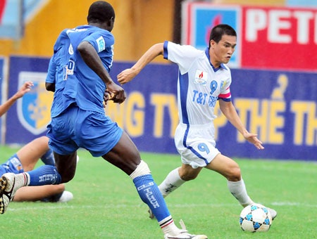 Công Vinh sang Bồ Đào Nha trước khi V-League 2009 hạ màn - 1 Công Vinh sang Bồ Đào Nha trước khi V-League 2009 hạ màn - 1