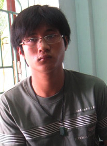 Đi xe không giấy tờ, đâm CSGT để chạy trốn - 1