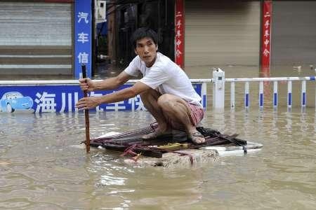 Chùm ảnh: Bão Morakot và 1001 cách "nổi" trên mặt nước - 13