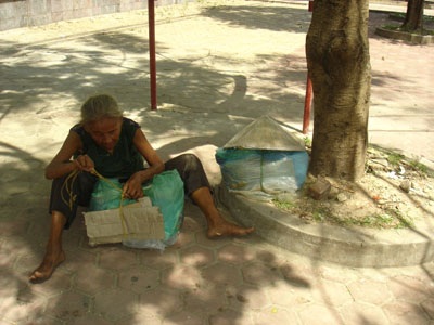 Cụ bà 31 năm ngủ bên gốc phượng - 1