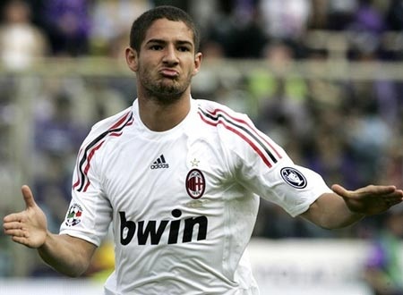 Chelsea mua được Pato, Milan vội phủ nhận - 1