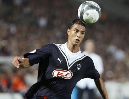 Arsenal lại hỏi mua Chamakh, Bordeaux “cáu tiết” - 1