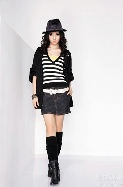 Lưu Diệc Phi trẻ trung với thời trang Z’Dorzi - 10 Lưu Diệc Phi trẻ trung với thời trang Z’Dorzi - 10