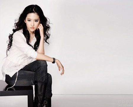 Lưu Diệc Phi trẻ trung với thời trang Z’Dorzi - 8 Lưu Diệc Phi trẻ trung với thời trang Z’Dorzi - 8