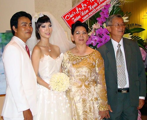 Đám cưới vui vẻ của siêu mẫu Xuân Lan - 4 Đám cưới vui vẻ của siêu mẫu Xuân Lan - 4