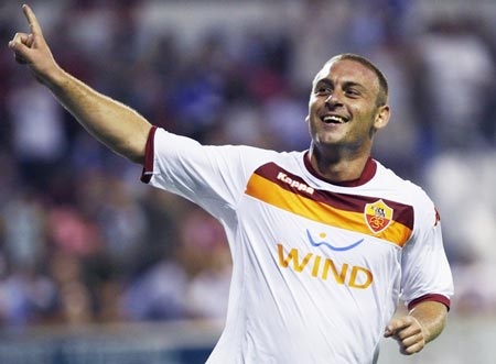 Trượt mục tiêu De Rossi, Chelsea quay sang Pazzini - 1