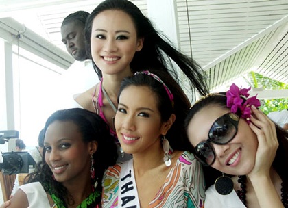 Hoàng Yến được chọn Trình diễn thời trang Hoa hậu Hoàn vũ - 1 Hoàng Yến được chọn Trình diễn thời trang Hoa hậu Hoàn vũ - 1