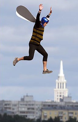 Chùm ảnh: Vui nhộn đua máy bay chạy bằng...sức người - 8 Chùm ảnh: Vui nhộn đua máy bay chạy bằng...sức người - 8