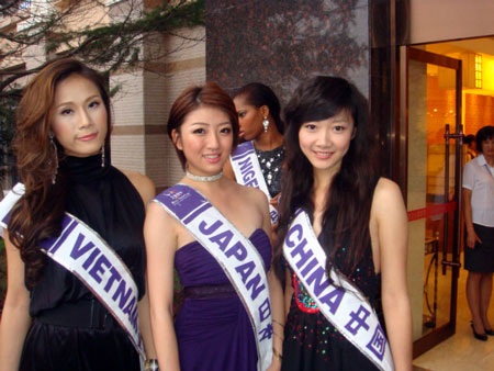 Thái Hà kết thân với thí sinh nước chủ nhà - 9 Thái Hà kết thân với thí sinh nước chủ nhà - 9