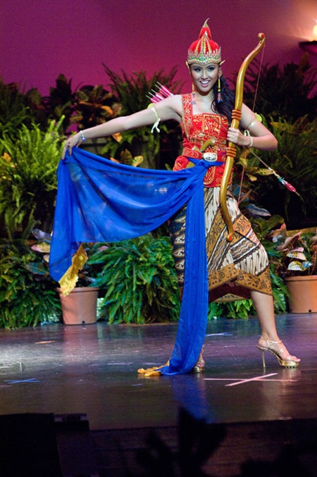 Loạt ảnh cuối trong đêm trình diễn trang phục dân tộc - 53 Loạt ảnh cuối trong đêm trình diễn trang phục dân tộc - 53