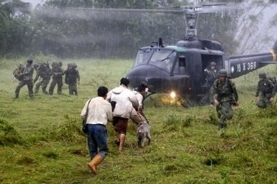 Hàng trăm người ở làng bị lở đất chôn vùi “vẫn sống” - 1 Hàng trăm người ở làng bị lở đất chôn vùi “vẫn sống” - 1