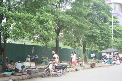Bừa bãi “quá đà” trong khu đô thị mới - 15 Bừa bãi “quá đà” trong khu đô thị mới - 15
