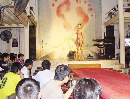 Đi xem thời trang chuyển đổi giới tính ở Hà Nội - 4 Đi xem thời trang chuyển đổi giới tính ở Hà Nội - 4