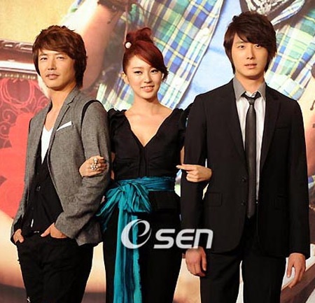 Chùm ảnh: Yoon Eun Hye rạng rỡ trong buổi họp báo - 11