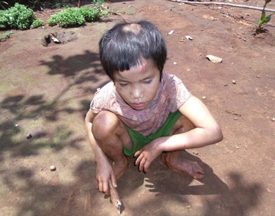 Dư luận lại xôn xao trước tin chị ruột bé Hảo bị cha đánh - 2