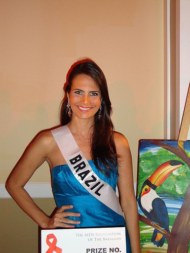 Những hình ảnh đầu tiên trong buổi đấu giá từ thiện - 18 Những hình ảnh đầu tiên trong buổi đấu giá từ thiện - 18