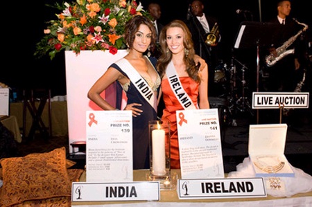 Những hình ảnh đầu tiên trong buổi đấu giá từ thiện - 16 Những hình ảnh đầu tiên trong buổi đấu giá từ thiện - 16