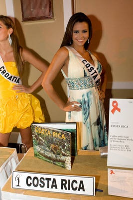 Những hình ảnh đầu tiên trong buổi đấu giá từ thiện - 36 Những hình ảnh đầu tiên trong buổi đấu giá từ thiện - 36