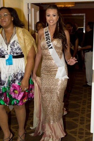 Những hình ảnh đầu tiên trong buổi đấu giá từ thiện - 7 Những hình ảnh đầu tiên trong buổi đấu giá từ thiện - 7