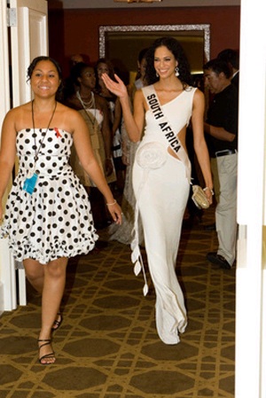 Những hình ảnh đầu tiên trong buổi đấu giá từ thiện - 5 Những hình ảnh đầu tiên trong buổi đấu giá từ thiện - 5