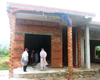 Lại đua nhau xây nhà chờ tiền đền bù giải tỏa - 1 Lại đua nhau xây nhà chờ tiền đền bù giải tỏa - 1