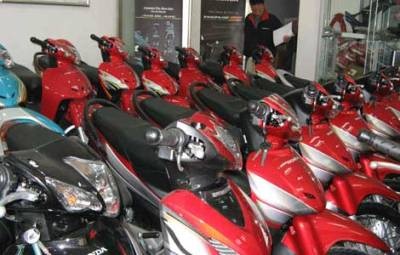 Đại lý xe máy đua nhau nâng giá - 1