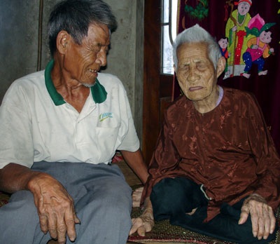 Cụ bà sống qua 3 thế kỷ, có hơn 40 cháu chắt - 1 Cụ bà sống qua 3 thế kỷ, có hơn 40 cháu chắt - 1