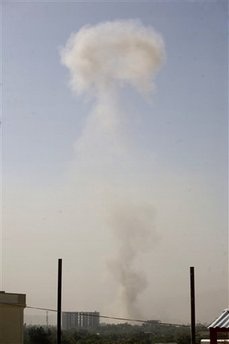 Kabul: Đánh bom trước trụ sở NATO, 73 người thương vong - 6