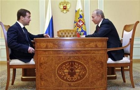 Chùm ảnh: Tình thân đặc biệt Putin - Medvedev - 19