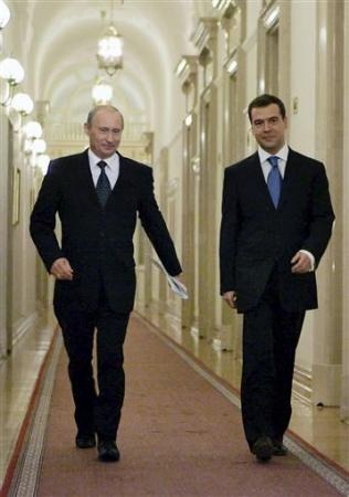 Chùm ảnh: Tình thân đặc biệt Putin - Medvedev - 12