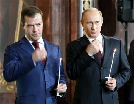 Chùm ảnh: Tình thân đặc biệt Putin - Medvedev - 15