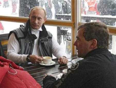 Chùm ảnh: Tình thân đặc biệt Putin - Medvedev - 14