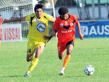 SL Nghệ An mất ngôi nhì bảng, TP.HCM lâm nguy - 2