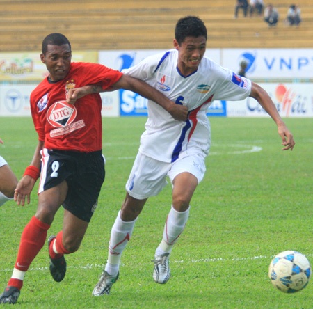 Bảo Khanh lập hattrick, Thể Công hòa nghẹt thở ĐT.LA - 2 Bảo Khanh lập hattrick, Thể Công hòa nghẹt thở ĐT.LA - 2