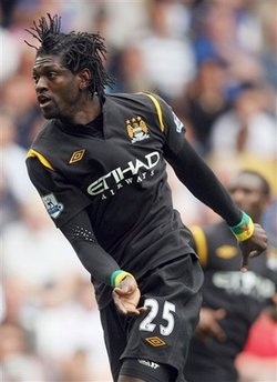 Adebayor “khai hỏa” cho Man City, Arsenal “vùi dập” Everton - 3