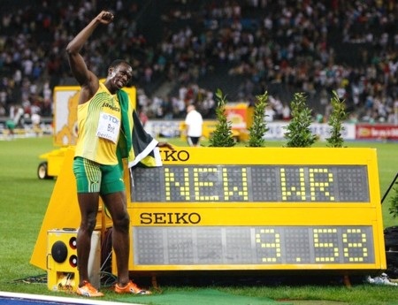 “Tia chớp” Usain Bolt phá tan KLTG cự ly 100m - 1