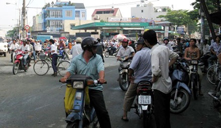 Lửa rực đỏ trên cột điện - 4