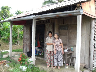 Con tâm thần nuôi mẹ già mù lòa - 1 Con tâm thần nuôi mẹ già mù lòa - 1
