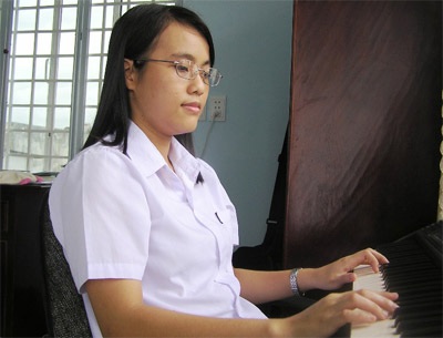 Nữ thủ khoa “bình thường thôi” - 1 Nữ thủ khoa “bình thường thôi” - 1