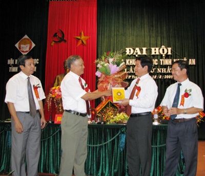 Đại hội thi đua khuyến học Nghệ An lần thứ nhất - 3